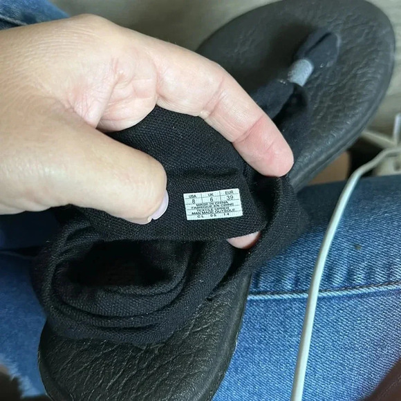 Sanuk Black Sandals Size 8 - Picture 4 of 5